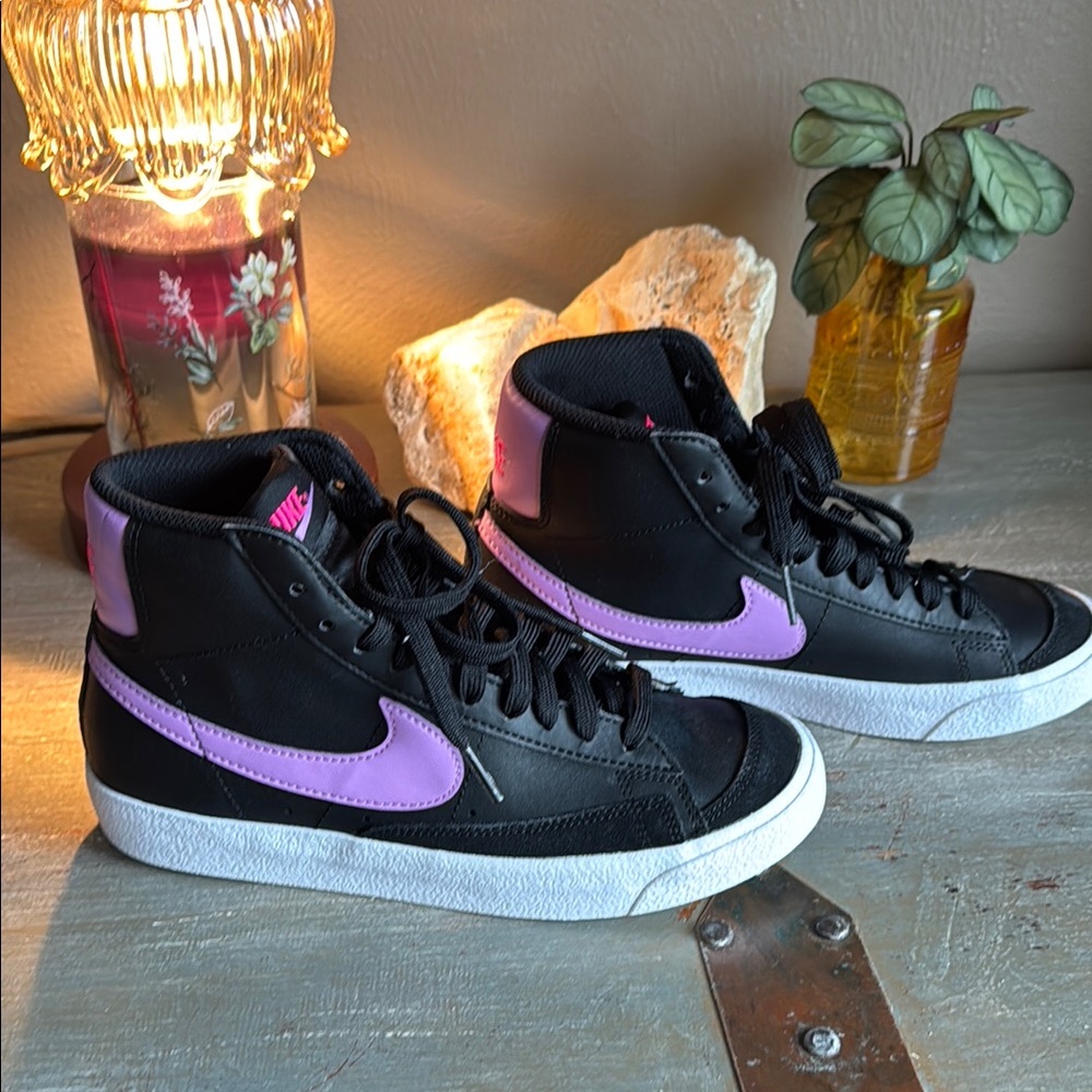 Nike Blazer Mid ‘77 - Black Fuchsia Glow